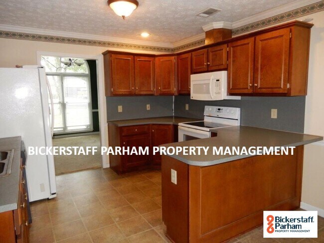 Building Photo - Located off of Warm Springs Road!