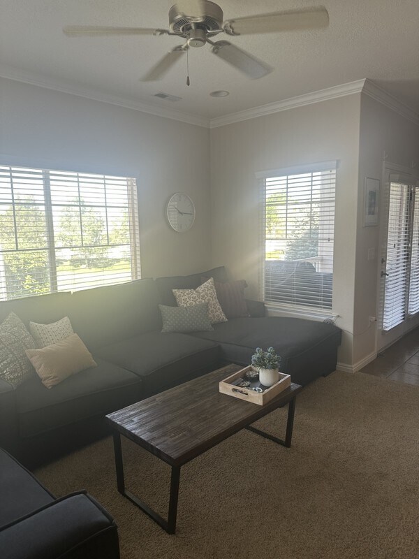 Foto del edificio - 1052 Canyon Meadow Dr