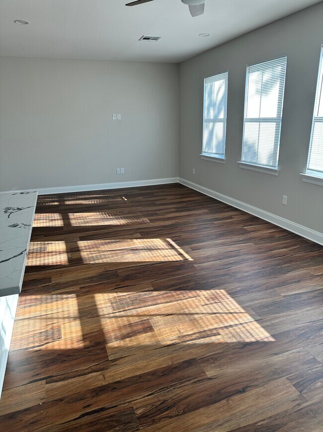 Foto del edificio - 8704 Pritchard Pl