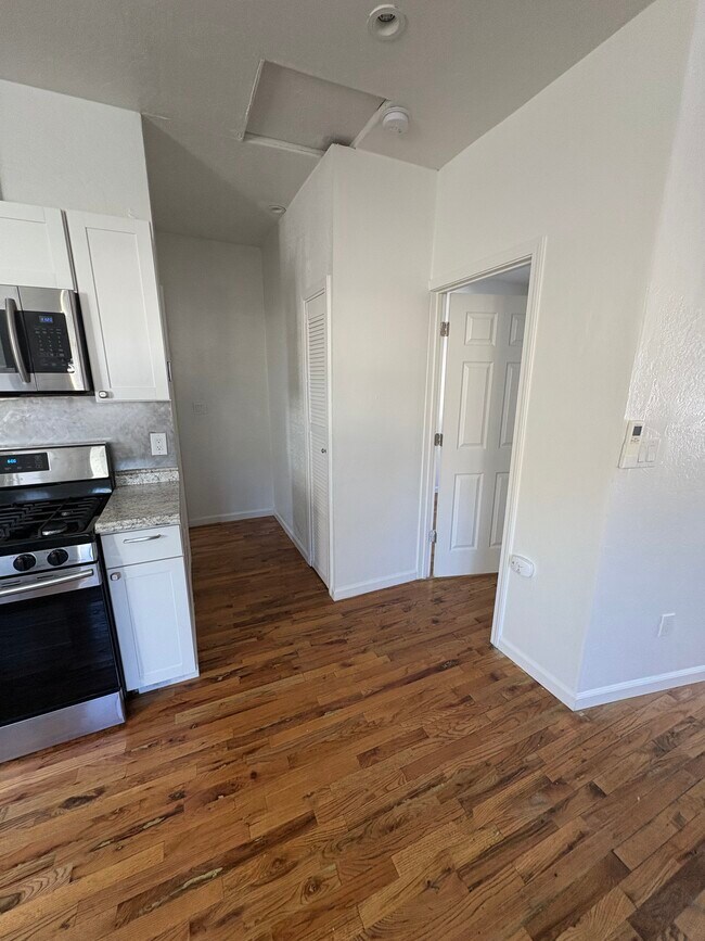 Foto del edificio - 309 Laurel St