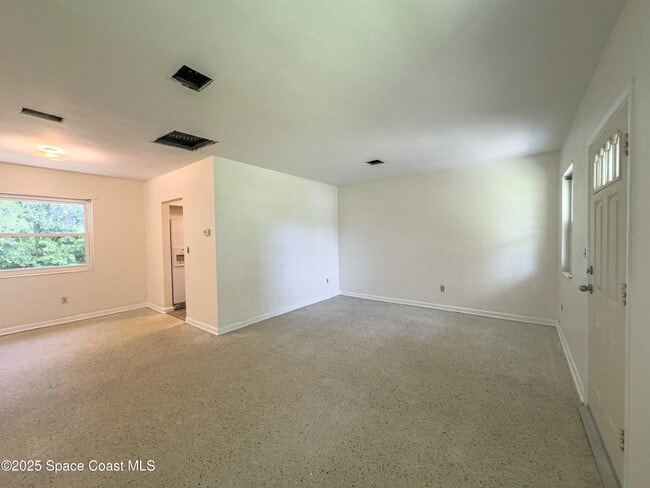 Building Photo - 728 Lund Ct