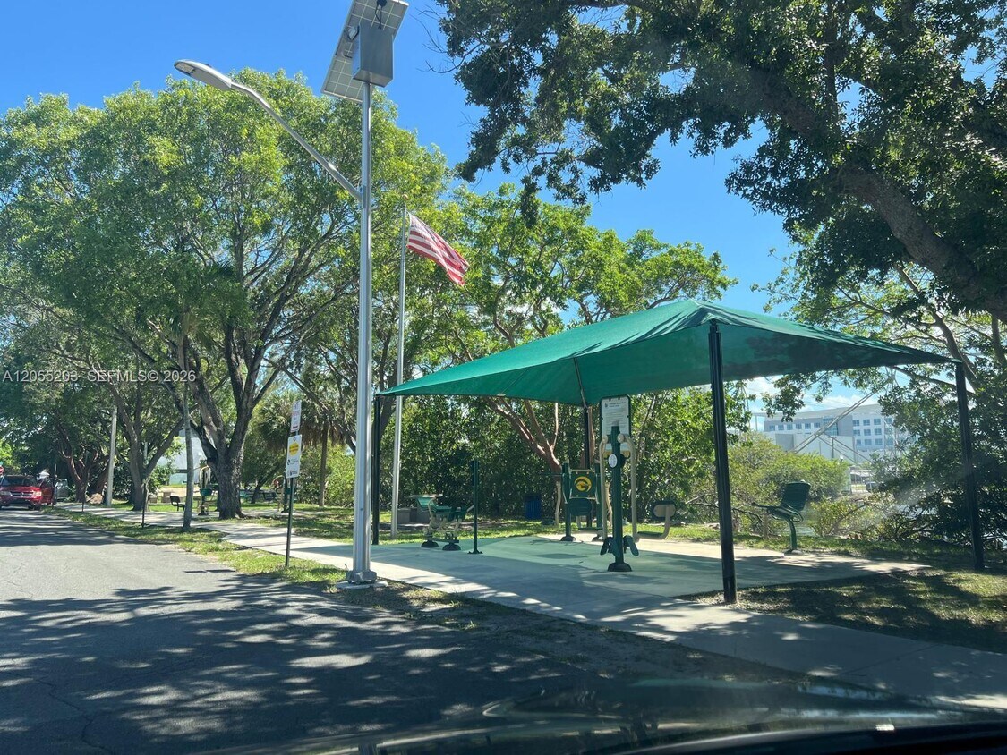 Foto del edificio - 217 NW 14th Ct