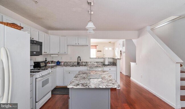 Foto del edificio - 1516 Falling Brook Ct