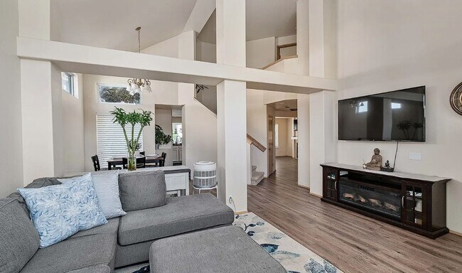 Foto del edificio - Updated Kent home with outstanding backyard