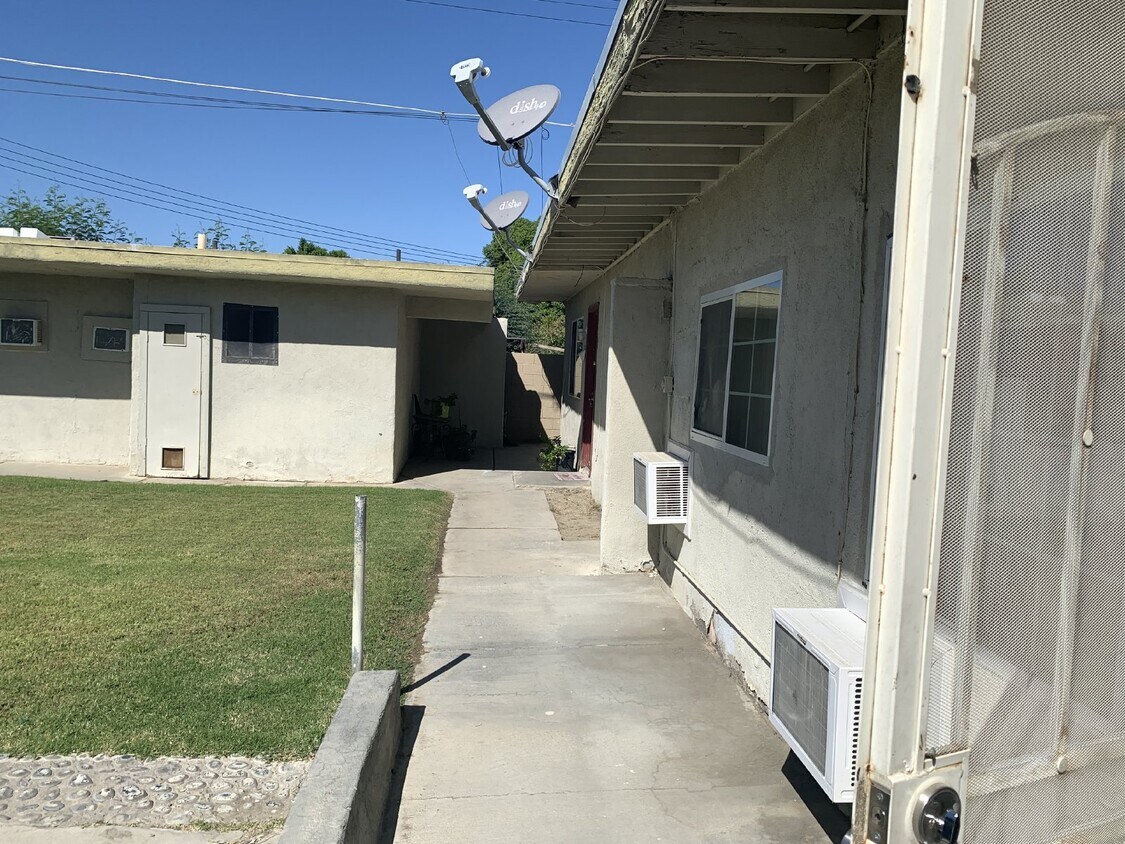 Primary Photo - Charming complex