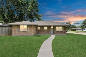Building Photo - 8102 Bob White Dr