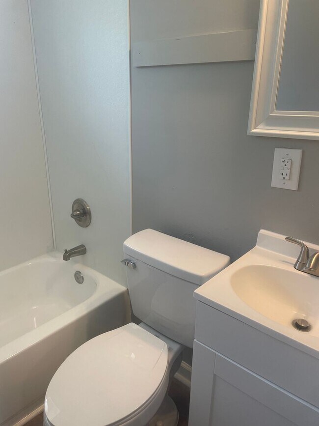 Foto del edificio - Newly Renovated One Bedroom Duplex - Water...