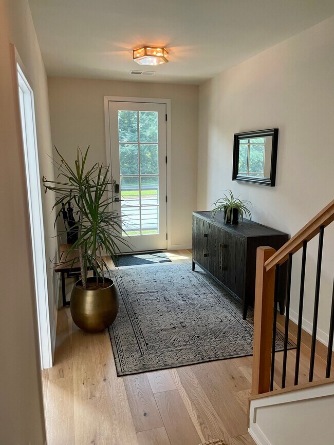 Foto del edificio - 11736 Sunrise Valley Dr