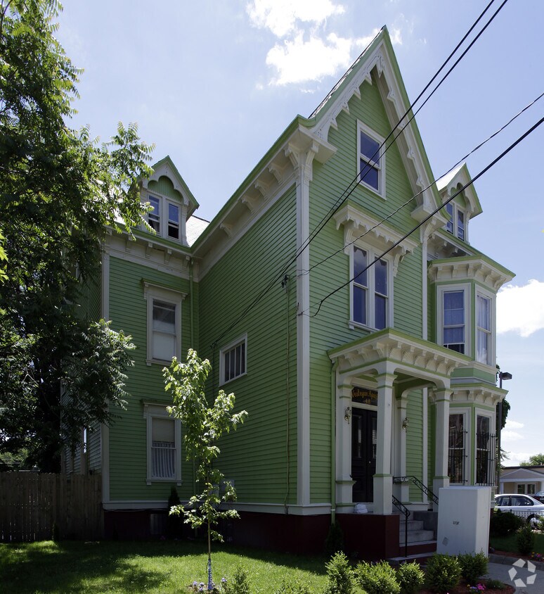 Foto del edificio - 48 Wesleyan Ave