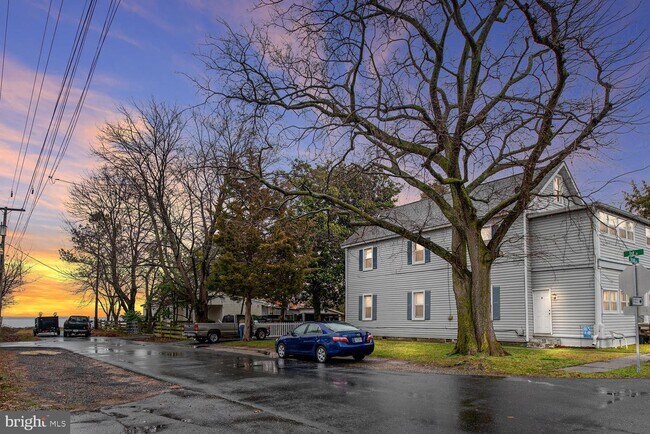 Building Photo - 961 Bryant Ave