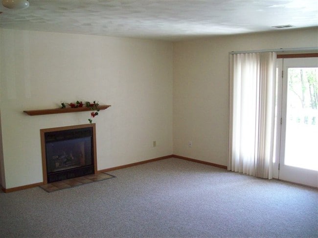 Building Photo - 723 Duke Ln