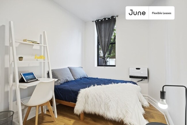 Building Photo - Cozy Private ROOM in Greenpoint