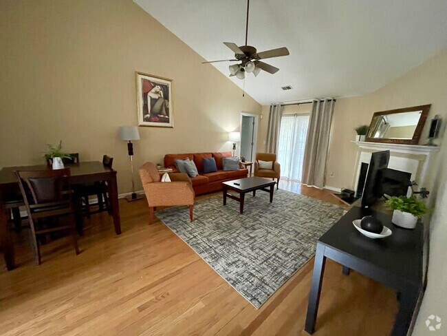 Building Photo - 818 Bentley Dr