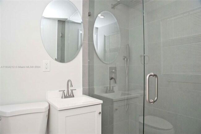 Building Photo - 4105 N Ocean Dr