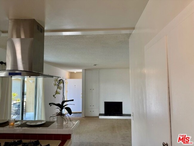 Foto del edificio - 8331 W Manchester Ave