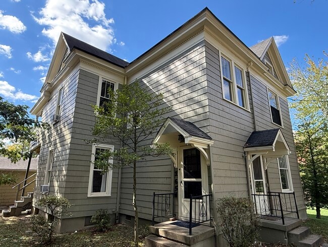 Building Photo - 165 Edgwood St