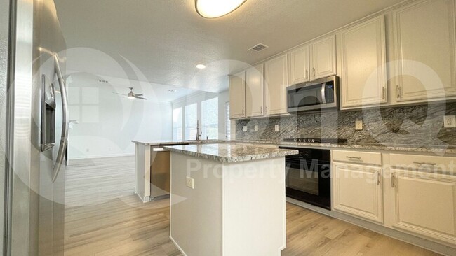 Building Photo - 2404 Deer Horn Dr