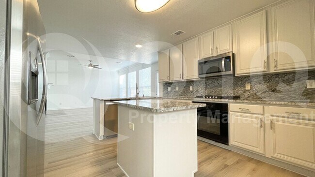 Foto del edificio - 2404 Deer Horn Dr