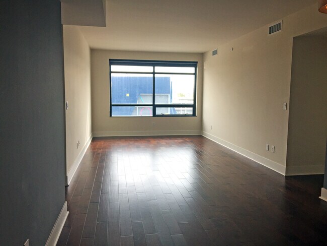 Building Photo - Fantastic 2 Bedroom/2 Bathroom Condo For R...