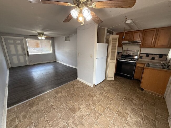 Building Photo - 1-Bedroom Apartment in Commerce City