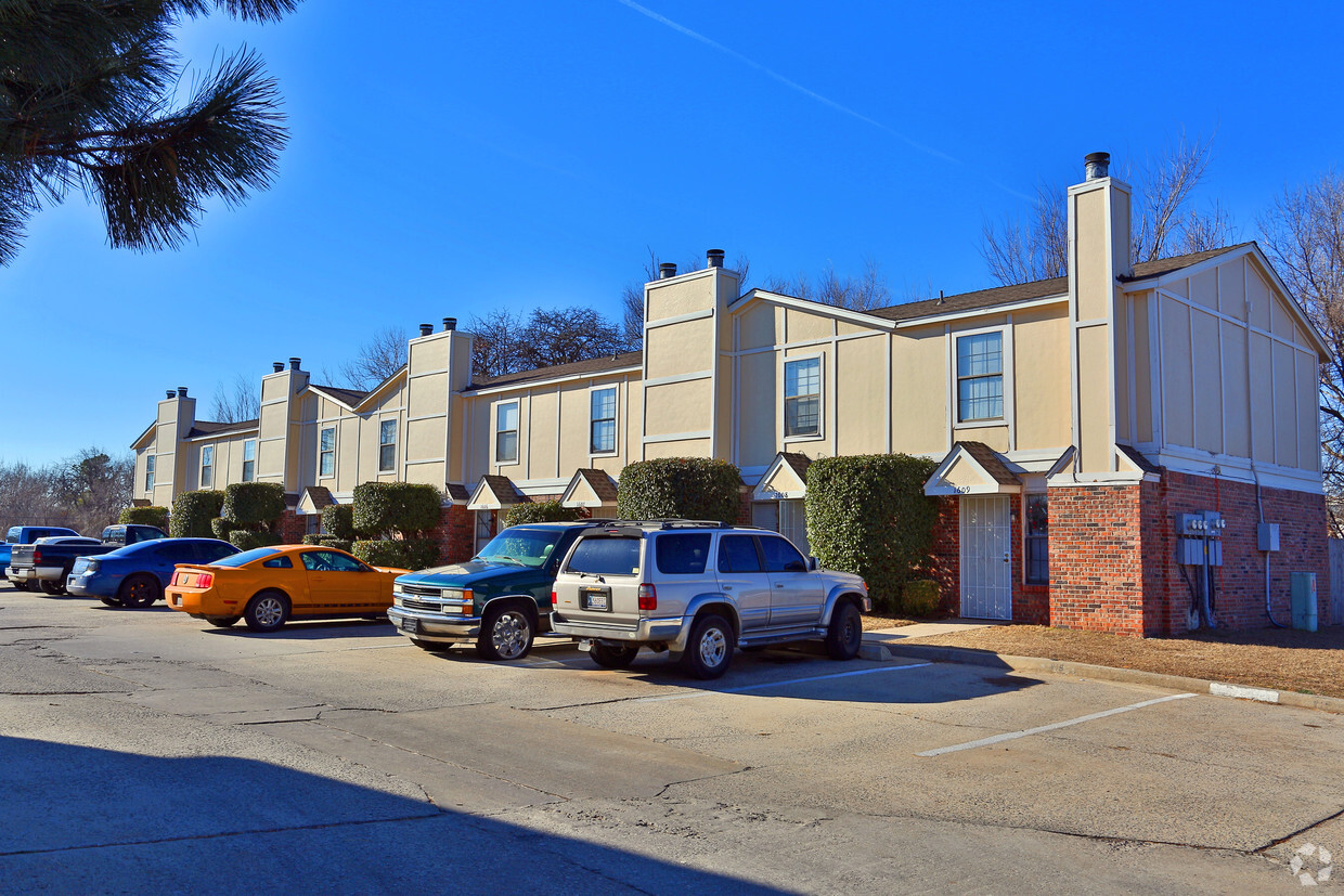 Foto del edificio - MacArthur Park Townhomes