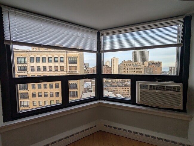 Foto del edificio - 429 W Wellington Ave