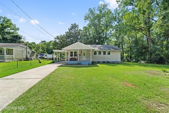 Building Photo - 513 Jarman St