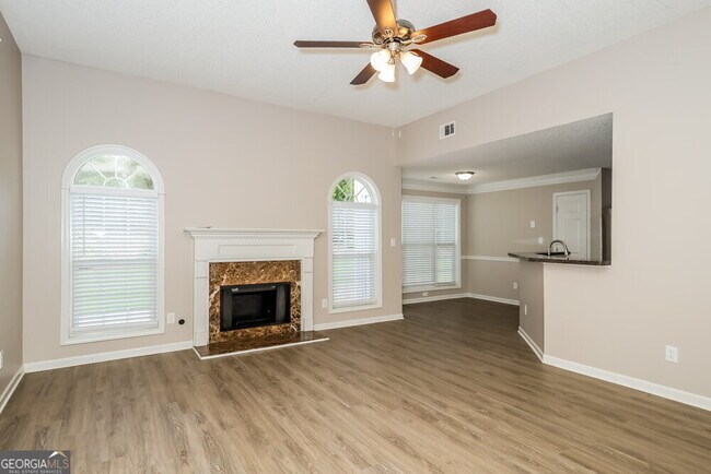 Foto del edificio - 2045 Reserve Pkwy
