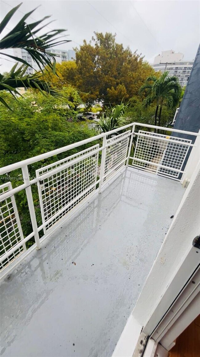 Foto del edificio - 960 Bay Dr