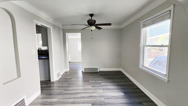 Foto del edificio - Move in ready!