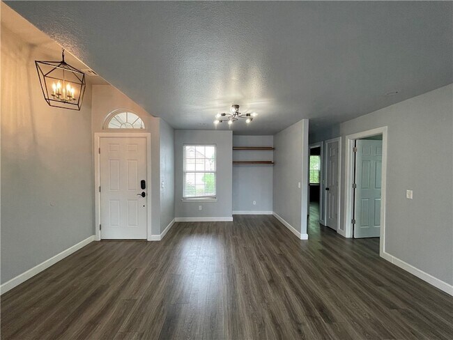 Building Photo - 47 Valley View Cir