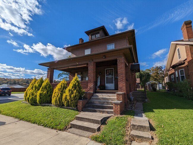 Building Photo - 2908 Oak Ave