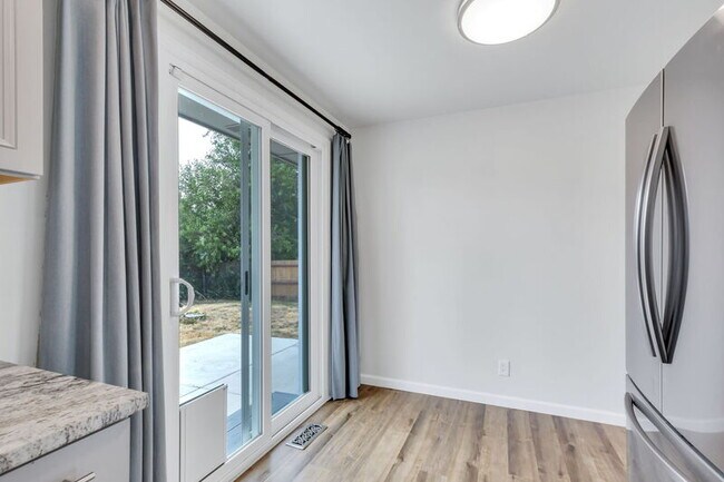 Foto del edificio - 7482 Beach Ct