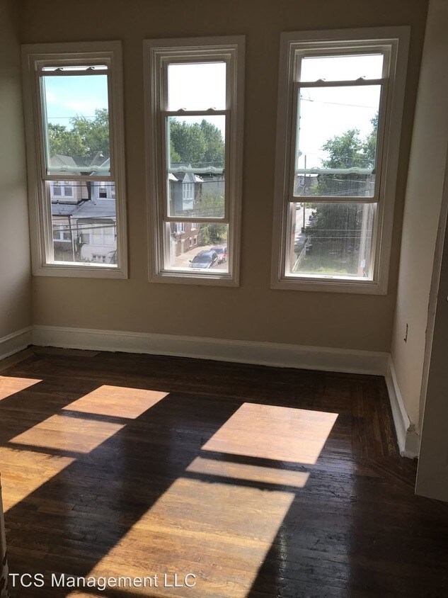 Foto principal - 3 br, 1 bath House - 5933 Chester Avenue