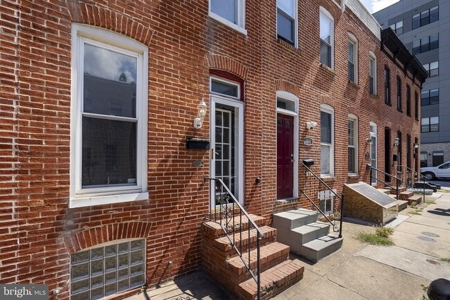 Building Photo - 1745 Clarkson St