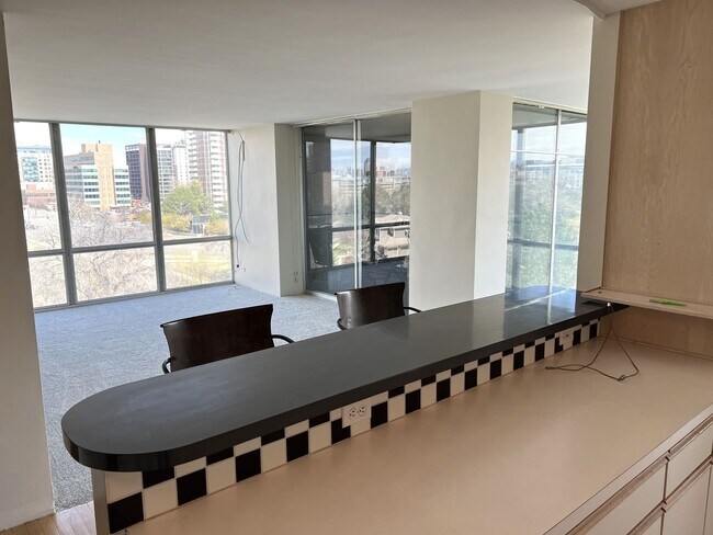 Foto del edificio - Corner Condo with Stunning Views in Cherry...