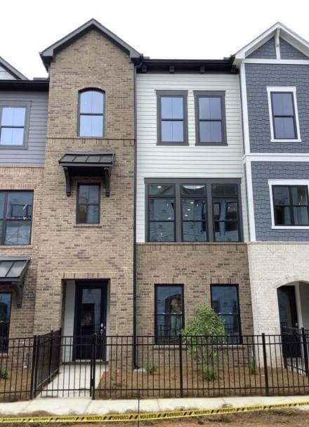 Building Photo - 670 Hudson Wy