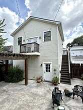 Building Photo - 614 E 10 1/2 St