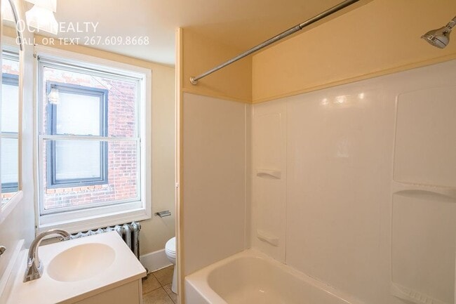 Building Photo - One Bedroom Apartment in Point Breeze