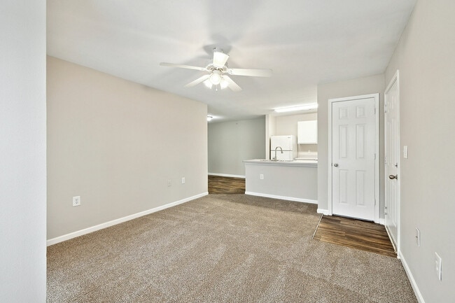 ventiladores de techo - Hallmark at Columbia