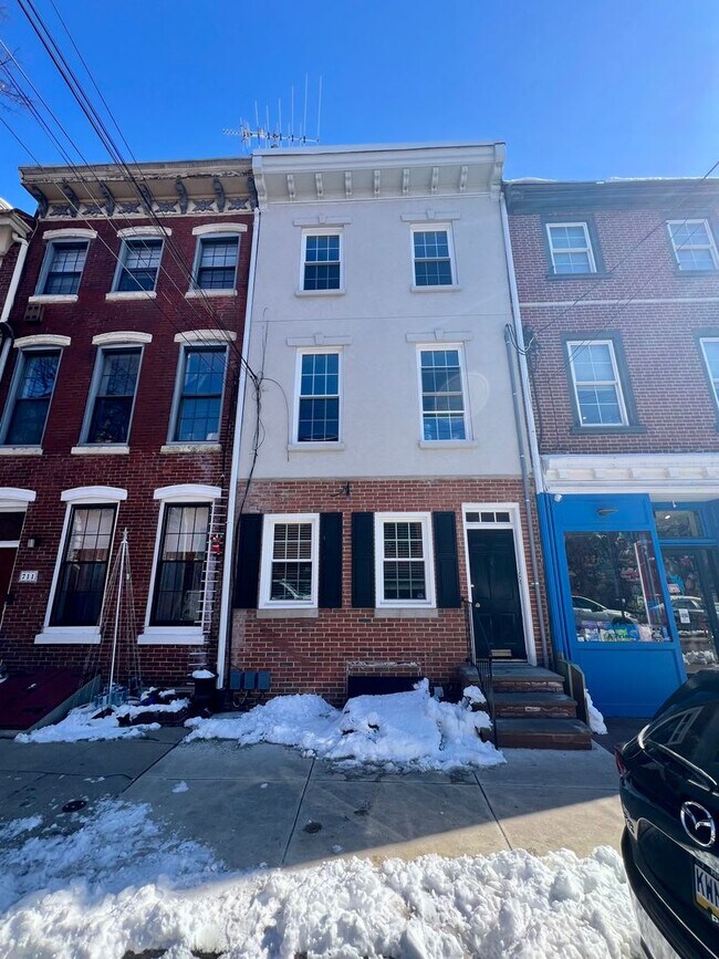 Building Photo - 713 S 2nd St