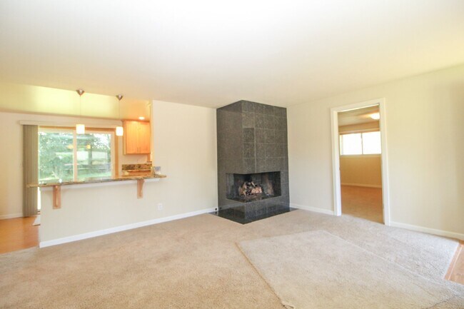Foto del edificio - Charming updated 3-Bed/1-Bath Rambler on q...