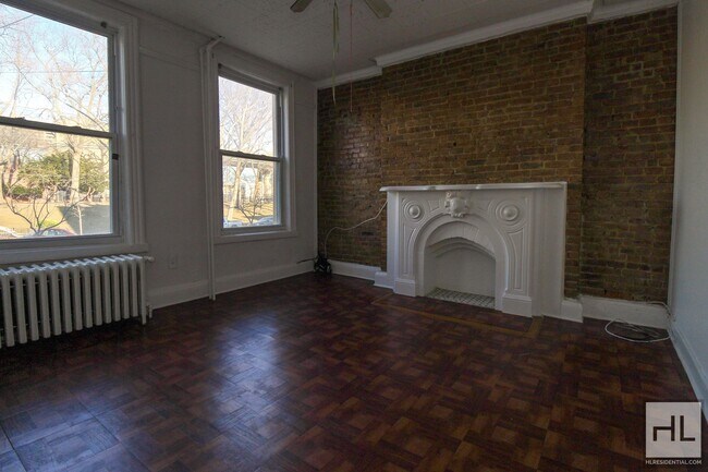 Building Photo - 1.5 BEDROOM ON ASTORIA PARK SOUTH