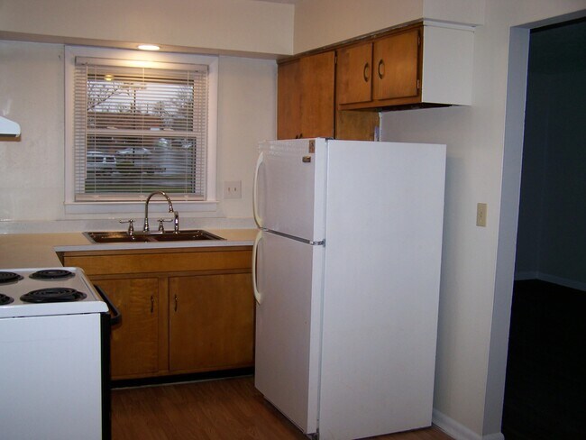 Kitchen - 3510 Lansdowne Dr