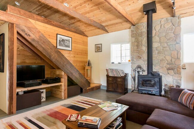 Foto del edificio - Rustic Modern Farm House