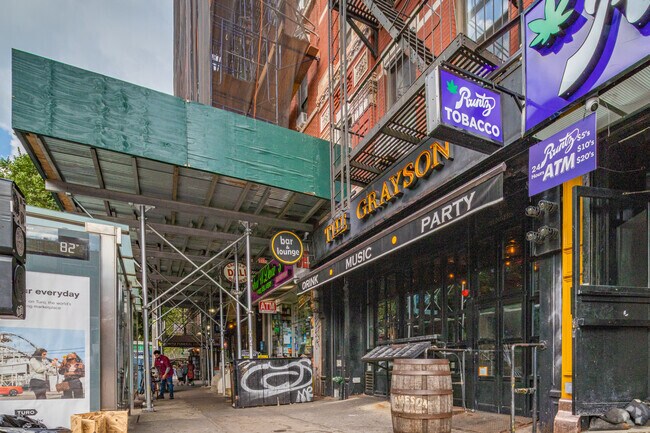 Foto del edificio - 16 First Avenue