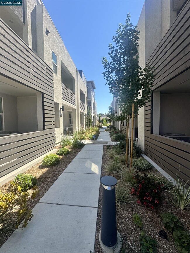 Building Photo - 5601 Linen Ct