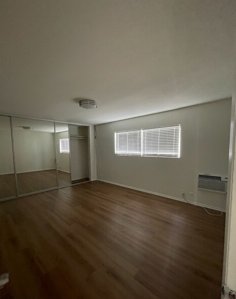 Building Photo - 5451 Hermitage Ave
