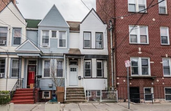 Foto del edificio - 62 Van Reypen St