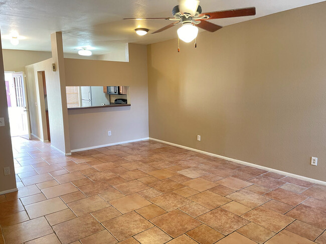 Foto del edificio - Great Townhome in North Phoenix is Availab...